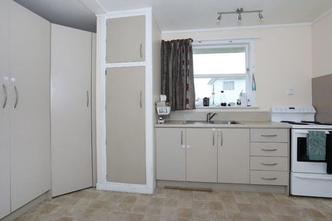 Photo of property in 11 Ngahina Street, Marton, 4710