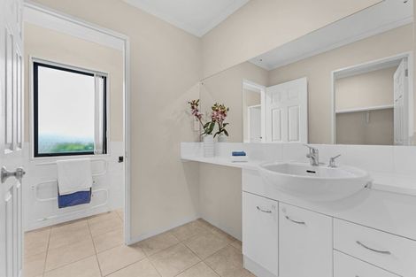 Photo of property in 8 Bokeen Lane, Flat Bush, Auckland, 2019