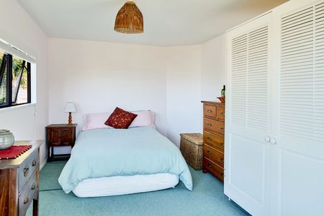 Photo of property in 2 Gordon Road, Plimmerton, Porirua, 5026