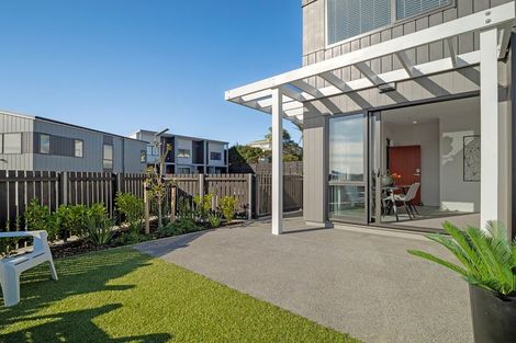 Photo of property in 1 Tuhono Lane, Northcote, Auckland, 0627