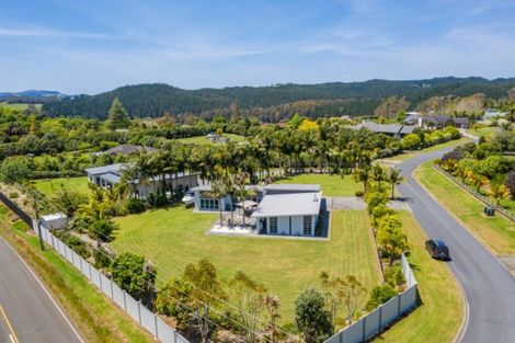 Photo of property in 1 Kotare Heights, Kerikeri, 0230