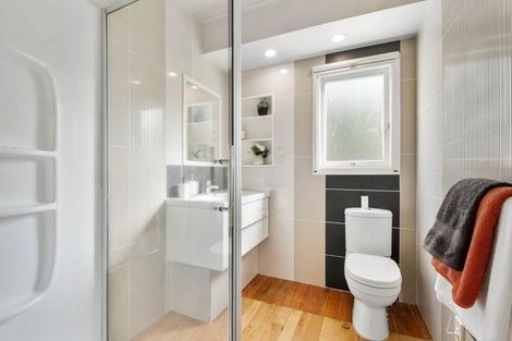 Photo of property in 20a Corunna Road, Milford, Auckland, 0620