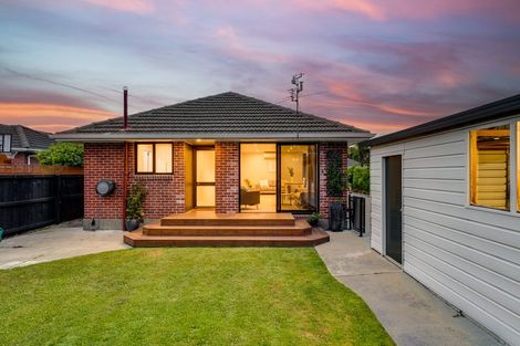 Photo of property in 17 Liverton Crescent, Bishopdale, Christchurch, 8053