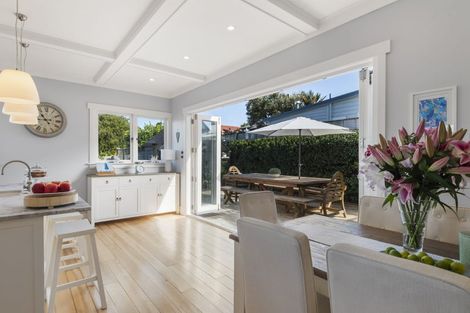 Photo of property in 41 Lake Road, Devonport, Auckland, 0624