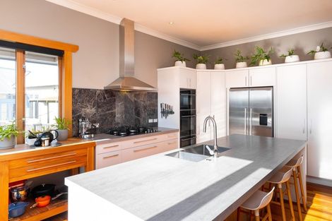 Photo of property in 11 Lawrence Road, Hospital Hill, Napier, 4110