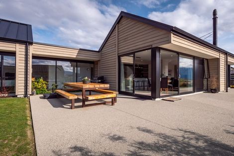 Photo of property in 9 Glenfiddich Road, Jacks Point, Queenstown, 9371