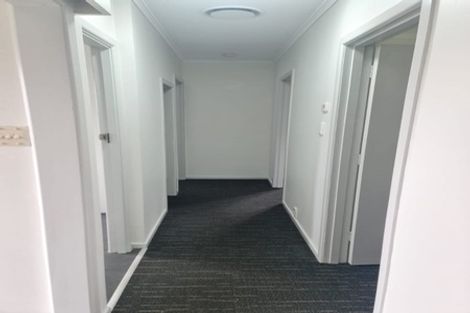 Photo of property in 17 Windy Ridge Road, Glenfield, Auckland, 0629