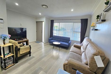 Photo of property in 3/96 Titirangi Road, New Lynn, Auckland, 0600