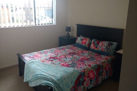 Photo of property in 8 Sam Place, Mangere, Auckland, 2022