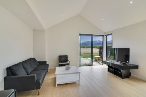 Photo of property in 12 Fife Court, Jacks Point, Queenstown, 9371