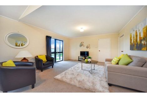 Photo of property in 2/16 Ebony Place, Massey, Auckland, 0614