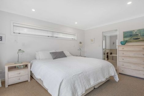 Photo of property in 10 Gregory Grove, Clive, 4102