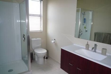 Photo of property in 1/40 Scarlet Oak Drive, Schnapper Rock, Auckland, 0632