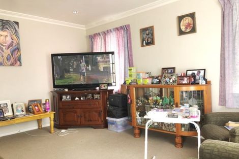 Photo of property in 19 Karaka Crescent, Levin, 5510
