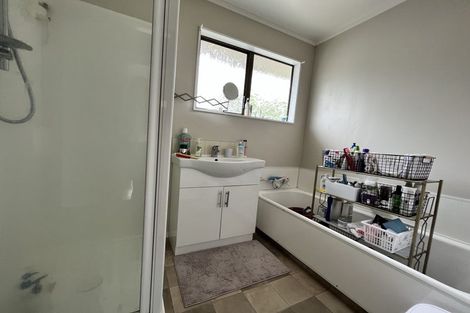 Photo of property in 201a Newlands Road, Newlands, Wellington, 6037