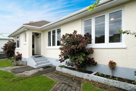 Photo of property in 34 Tarahua Road, Vogeltown, New Plymouth, 4310