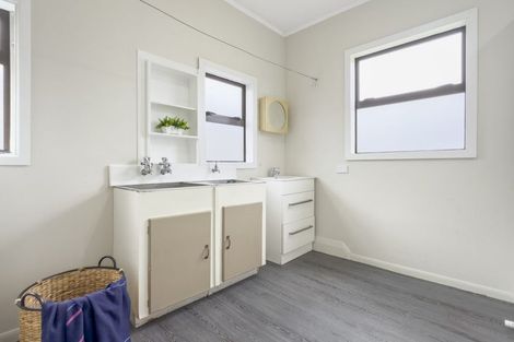 Photo of property in 3a Haverstock Road, Sandringham, Auckland, 1025