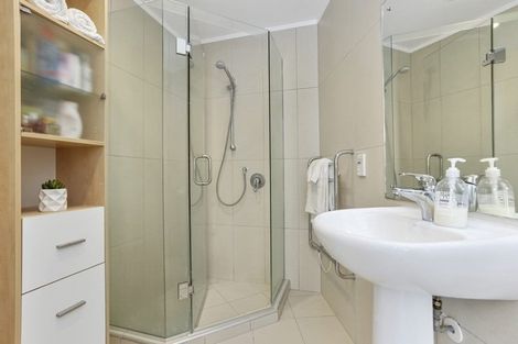 Photo of property in 1/130 Churchill Road, Rothesay Bay, Auckland, 0630