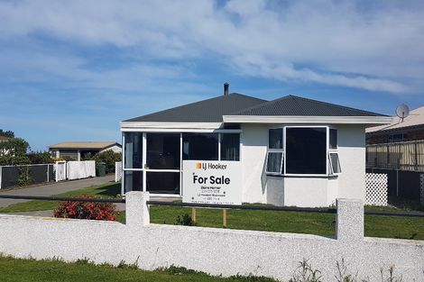 Photo of property in 19 Timaru Road, Waimate, 7924