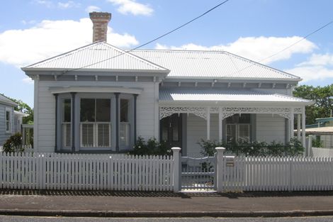 Photo of property in 32 Church Street, Devonport, Auckland, 0624