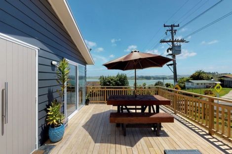 Photo of property in 32 Oxford Street, Whakapirau, Maungaturoto, 0583