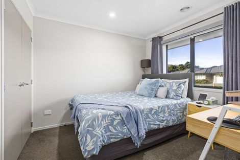 Photo of property in 14 Mooring Close, Whitby, Porirua, 5024