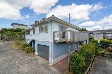 Photo of property in 2/14 Target Road, Totara Vale, Auckland, 0629