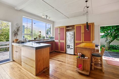 Photo of property in 222 Frankley Road, Frankleigh Park, New Plymouth, 4310