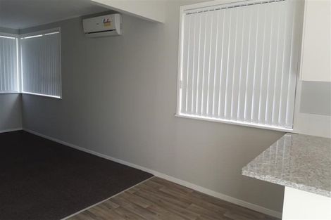 Photo of property in 132 Chichester Drive, Rosehill, Papakura, 2113