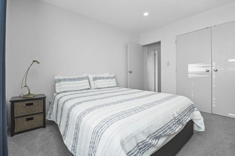 Photo of property in 1/66 Browns Bay Road, Rothesay Bay, Auckland, 0630