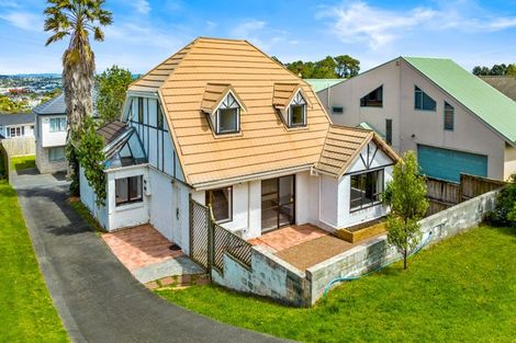 Photo of property in 226 East Coast Road, Forrest Hill, Auckland, 0620