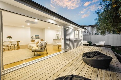 Photo of property in 43 Aramoana Avenue, Devonport, Auckland, 0624