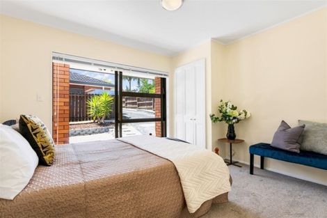 Photo of property in 2/16 Matisse Drive, West Harbour, Auckland, 0618