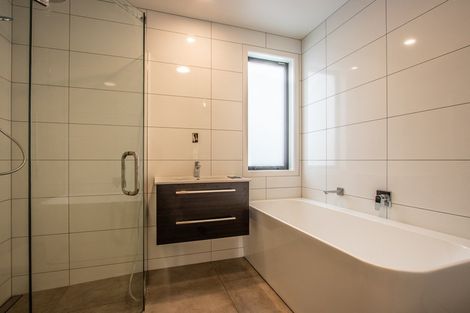 Photo of property in 75 Seddon Street, Waikanae, 5036