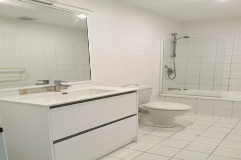 Photo of property in 28 Lawson Place, Mount Victoria, Wellington, 6011