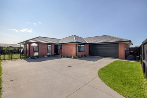 Photo of property in 71 Dunkeld Drive, Papamoa, 3118