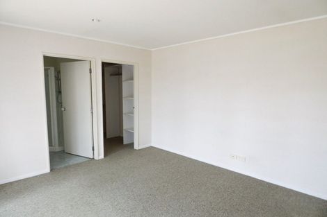 Photo of property in 72 Kingdale Road, Henderson, Auckland, 0610