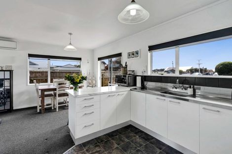 Photo of property in 1/353 Saint Aubyn, Moturoa, New Plymouth, 4310