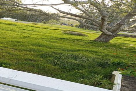 Photo of property in 15 Pohutukawa Avenue, Red Beach, 0932