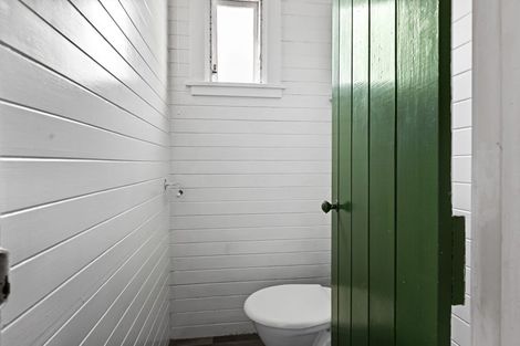 Photo of property in 25 Paynters Avenue, Strandon, New Plymouth, 4312