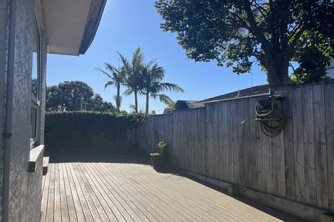 Photo of property in 1/9 Corrella Road, Belmont, Auckland, 0622