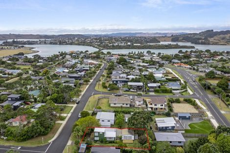 Photo of property in 24 Uenuku Avenue, Raglan, 3225