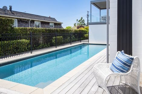 Photo of property in 144 Mellons Bay Road, Mellons Bay, Auckland, 2014