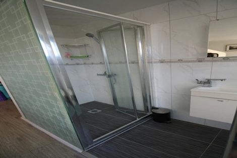 Photo of property in 2/18 Reid Road, New Lynn, Auckland, 0600