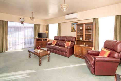 Photo of property in 28 Geraldine Crescent, Cloverlea, Palmerston North, 4412