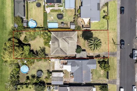 Photo of property in 17 Woodward Avenue, Mangere Bridge, Auckland, 2022