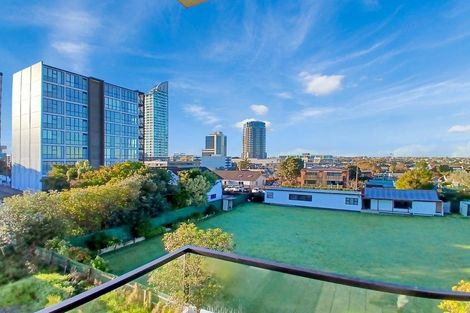 Photo of property in Frank Sargeson Apts, 205/80 Anzac Street, Takapuna, Auckland, 0622