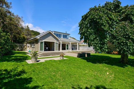 Photo of property in 5 Cheviot Road, Lowry Bay, Lower Hutt, 5013