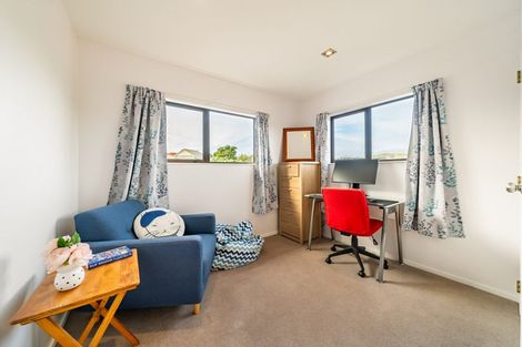 Photo of property in 9 Molyneux Close, Whitby, Porirua, 5024
