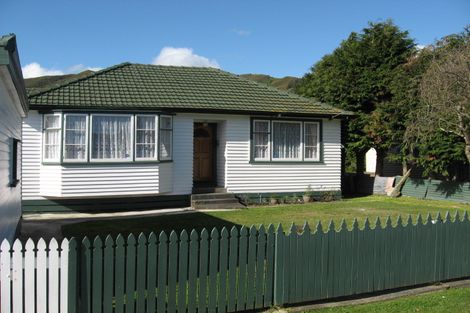Photo of property in 64 Wellington Road, Wainuiomata, Lower Hutt, 5014